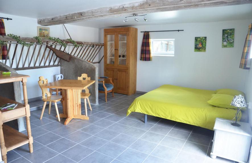 La Petite Ferme Bed and Breakfast Mazé Exteriör bild