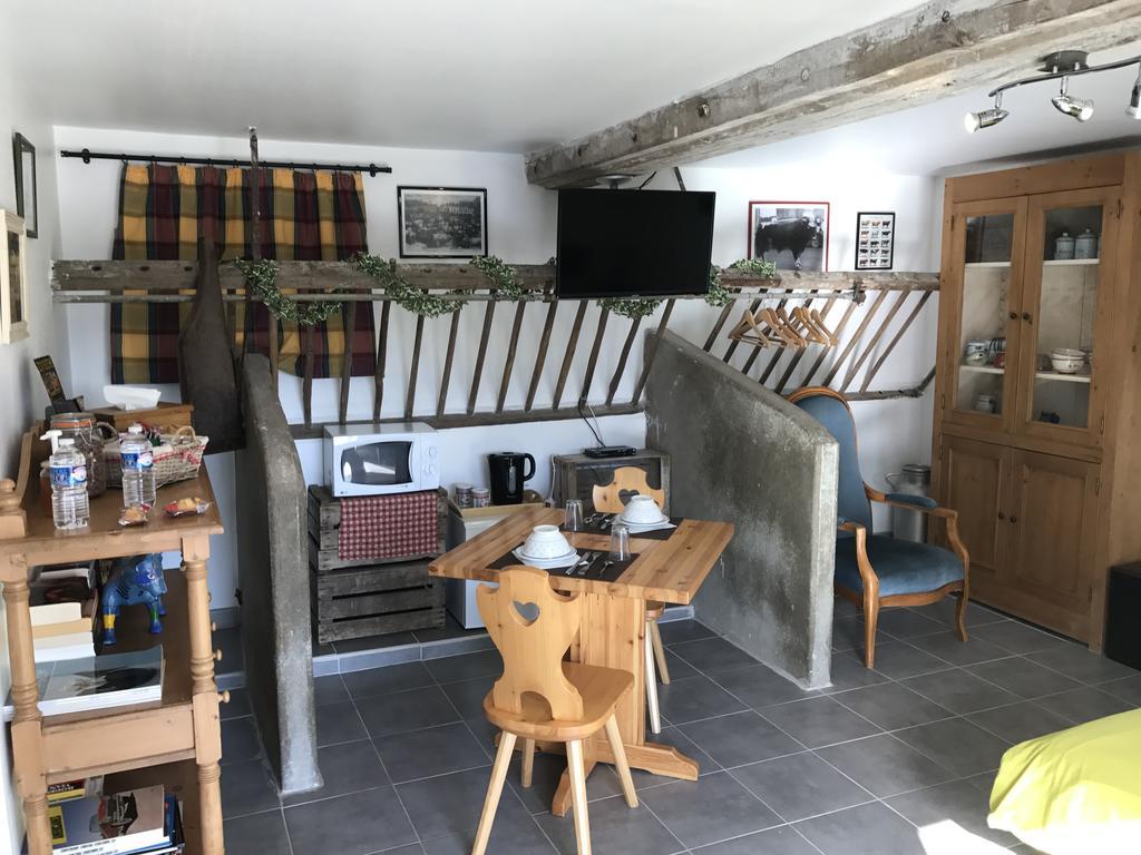La Petite Ferme Bed and Breakfast Mazé Exteriör bild